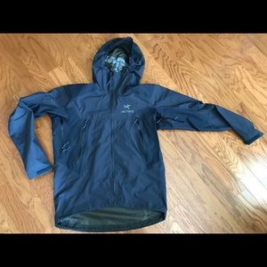 Men’s ARC’TERYX Wind/rain jacket w hood